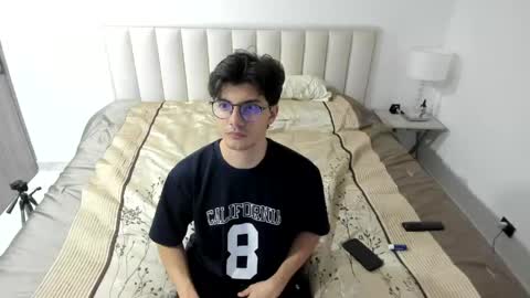 Snapshot of kyron__jobs chatting on March 25, 5:57 am kyron online show from March 25, 5:57 am