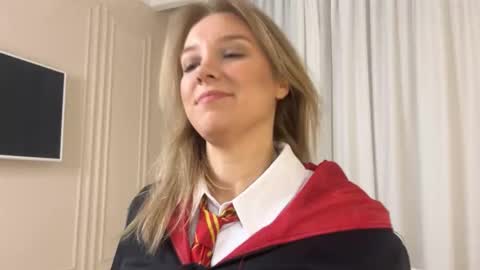 Snapshot of l1n4luv chatting on October 15, 10:21 pm lina online show from October 15, 10:21 pm