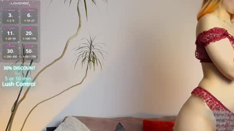 Snapshot of l1ttle_kiki chatting on March 5, 3:18 pm Viktoria White online show from March 5, 3:18 pm