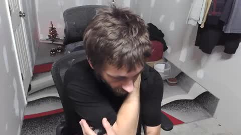 Snapshot of l1v1nth3dr3am chatting on November 15, 4:32 am l1v1nth3dr3am online show from November 15, 4:32 am