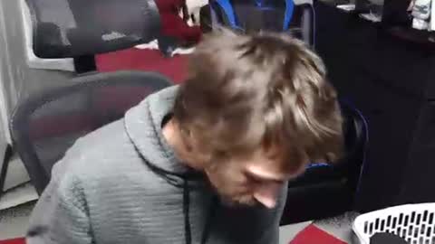 Snapshot of l1v1nth3dr3am chatting on December 21, 10:44 am l1v1nth3dr3am online show from December 21, 10:44 am