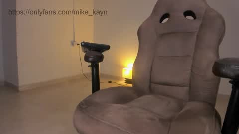 l3m0nb0y_ online show from March 27, 2:50 pm