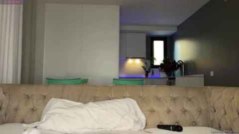 Julie online show from October 27, 7:34 am