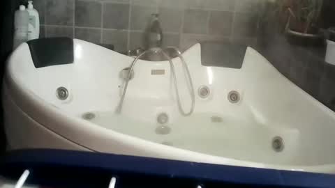 pelle and lady online show from March 1, 7:37 pm