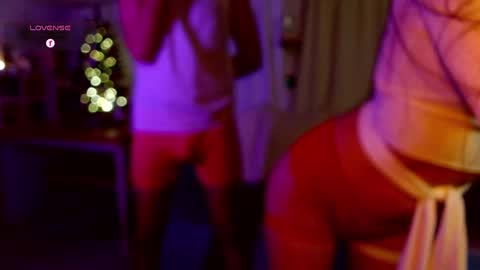 Snapshot of l_and_elle chatting on December 23, 4:44 am Giselle online show from December 23, 4:44 am