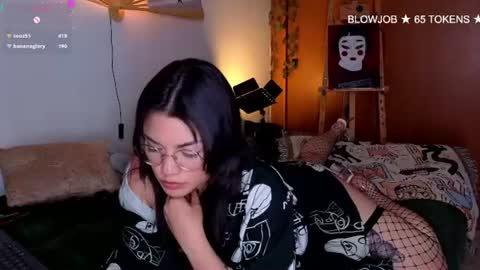 Snapshot of la_briela chatting on June 29, 10:15 am Help me reach 50 likes online show from June 29, 10:15 am