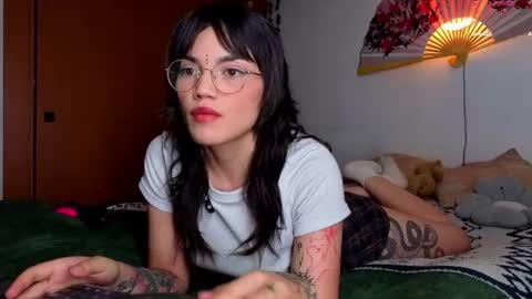 Snapshot of la_briela chatting on July 24, 4:21 am Help me reach 50 likes online show from July 24, 4:21 am