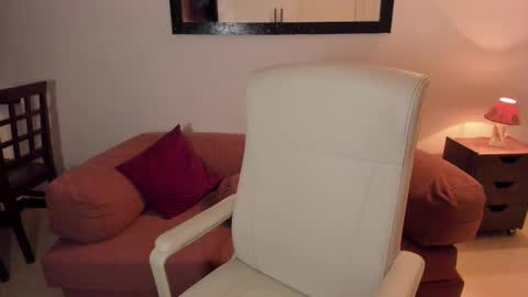 Snapshot of la_leonaaa chatting on November 25, 3:39 am Jazmin online show from November 25, 3:39 am