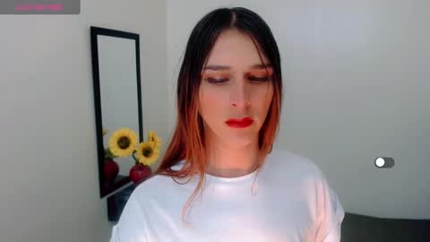 Snapshot of la_ratona_1 chatting on February 9, 1:11 am AriSaray online show from February 9, 1:11 am