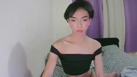 Snapshot of la_ura chatting on November 11, 5:46 pm Laura online show from November 11, 5:46 pm