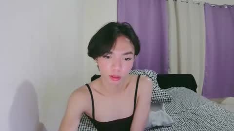 Snapshot of la_ura chatting on November 12, 5:24 pm Laura online show from November 12, 5:24 pm