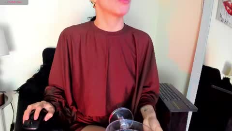 Snapshot of lace_victoria chatting on July 27, 12:28 am lace_victoria online show from July 27, 12:28 am