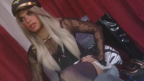 Snapshot of lady_athenax chatting on May 16, 10:47 am Athena online show from May 16, 10:47 am