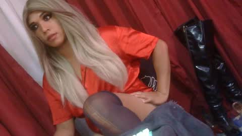 Snapshot of lady_athenax chatting on June 22, 11:57 pm Athena online show from June 22, 11:57 pm