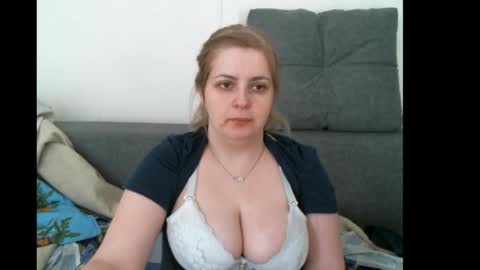 lady cute cat29 online show from April 25, 10:51 am