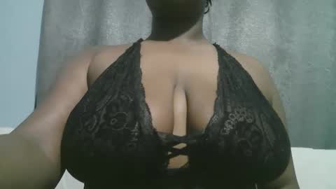 lady_dearra online show from October 31, 5:36 pm