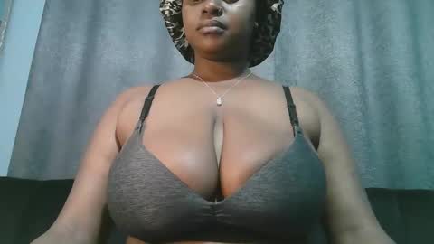 lady_dearra online show from April 1, 1:28 am