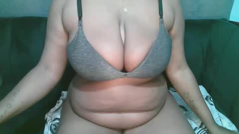 lady_dearra online show from May 4, 2:18 am