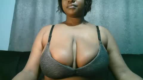 lady_dearra online show from June 12, 2:43 am