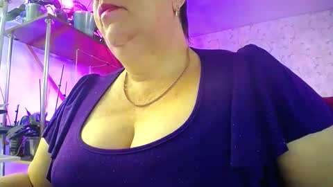 Snapshot of lady_gloria chatting on October 5, 5:17 am Lady Gloria online show from October 5, 5:17 am