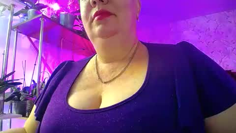 Snapshot of lady_gloria chatting on October 18, 6:16 am Lady Gloria online show from October 18, 6:16 am