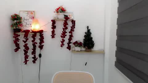   online show from March 4, 8:05 pm