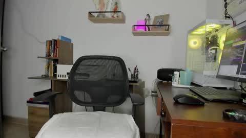 Snapshot of lady_sophie01 chatting on September 20, 8:32 pm Sophie online show from September 20, 8:32 pm