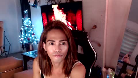 Snapshot of lady_sovereign chatting on December 10, 12:28 am M MMY online show from December 10, 12:28 am