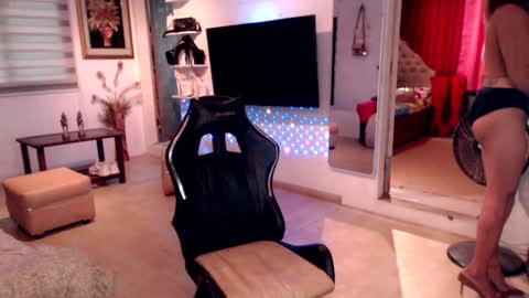 Snapshot of lady_sovereign chatting on January 24, 6:24 am M MMY online show from January 24, 6:24 am