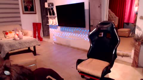 Snapshot of lady_sovereign chatting on January 30, 3:51 pm M MMY online show from January 30, 3:51 pm