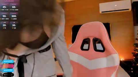 Snapshot of lady_yas chatting on December 20, 8:12 pm Yas online show from December 20, 8:12 pm