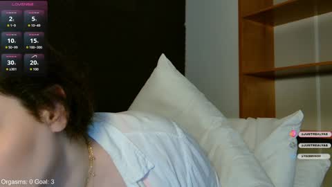 Snapshot of lady_yas chatting on November 17, 8:47 pm Yas online show from November 17, 8:47 pm