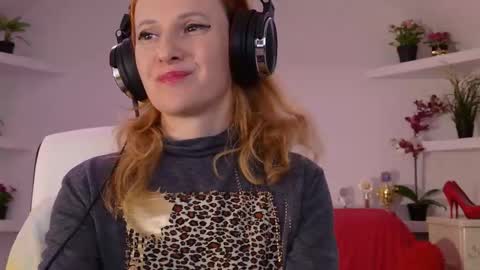 Sima Ladybigsmile online show from September 18, 6:32 pm