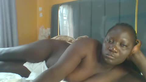 lindah32 online show from December 4, 6:23 am