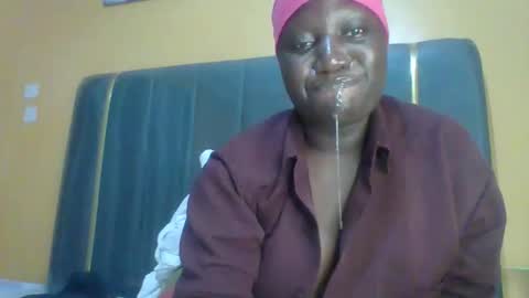 lindah32 online show from May 1, 12:15 am