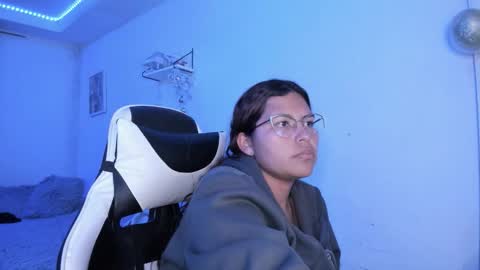  Lady  online show from December 15, 11:31 pm