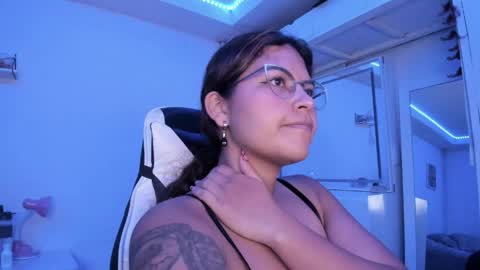 Snapshot of ladybrown_16 chatting on May 13, 2:31 am Lady online show from May 13, 2:31 am