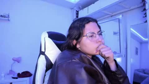 Snapshot of ladybrown_16 chatting on May 14, 5:03 am Lady online show from May 14, 5:03 am