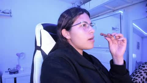 Snapshot of ladybrown_16 chatting on May 21, 4:19 am Lady online show from May 21, 4:19 am