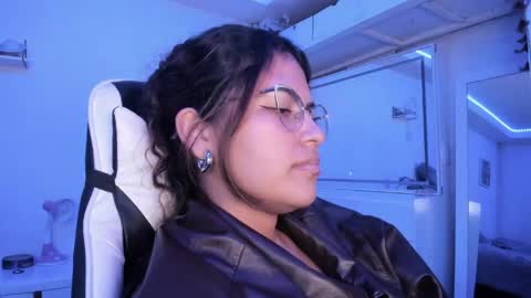 Snapshot of ladybrown_16 chatting on May 23, 5:56 am Lady online show from May 23, 5:56 am