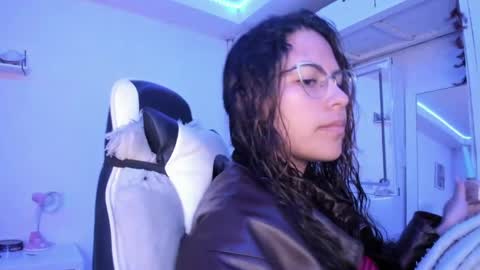 Snapshot of ladybrown_16 chatting on May 25, 3:56 am Lady online show from May 25, 3:56 am