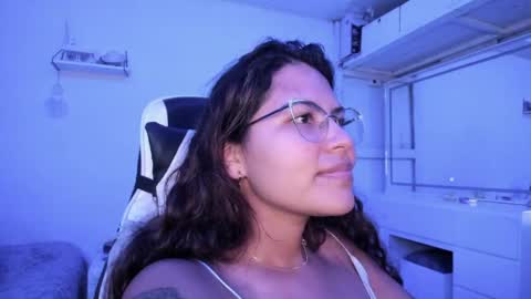 Snapshot of ladybrown_16 chatting on May 27, 5:15 am Lady online show from May 27, 5:15 am