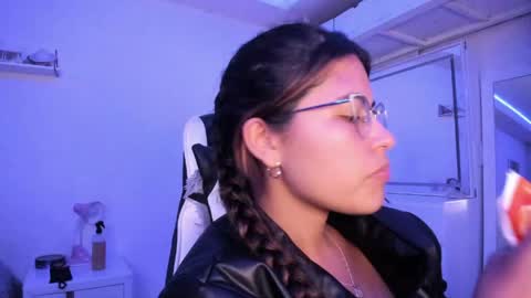 Snapshot of ladybrown_16 chatting on May 29, 2:53 am Lady online show from May 29, 2:53 am
