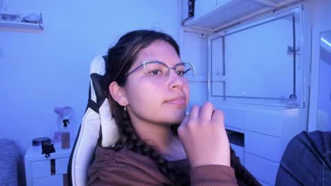 Snapshot of ladybrown_16 chatting on May 30, 12:30 am Lady online show from May 30, 12:30 am