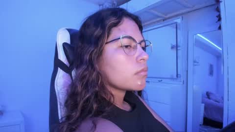 Snapshot of ladybrown_16 chatting on June 24, 3:27 am Lady online show from June 24, 3:27 am
