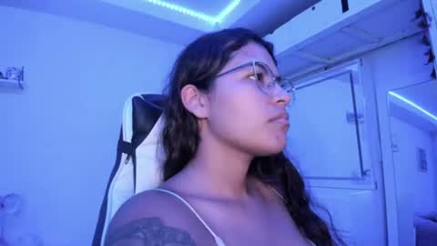 Snapshot of ladybrown_16 chatting on June 27, 4:39 am Lady online show from June 27, 4:39 am