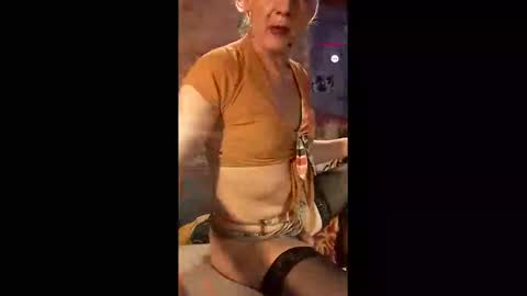 Snapshot of ladycrosssuza chatting on March 2, 7:34 pm Ladycrosssuza online show from March 2, 7:34 pm