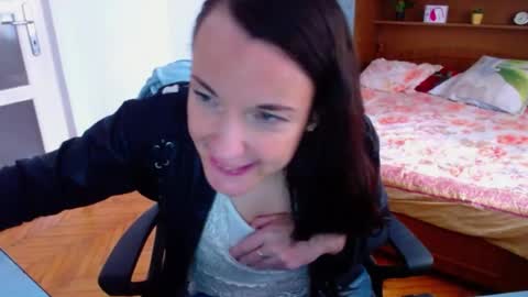 Snapshot of ladylhoty chatting on June 19, 4:44 pm LadyLHoty online show from June 19, 4:44 pm