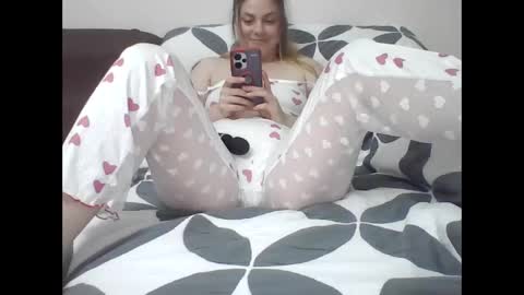 Snapshot of ladymellns chatting on October 17, 11:18 pm LadyMellns online show from October 17, 11:18 pm