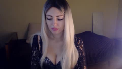 Snapshot of ladymoonlight8 chatting on December 3, 9:00 am Monika online show from December 3, 9:00 am